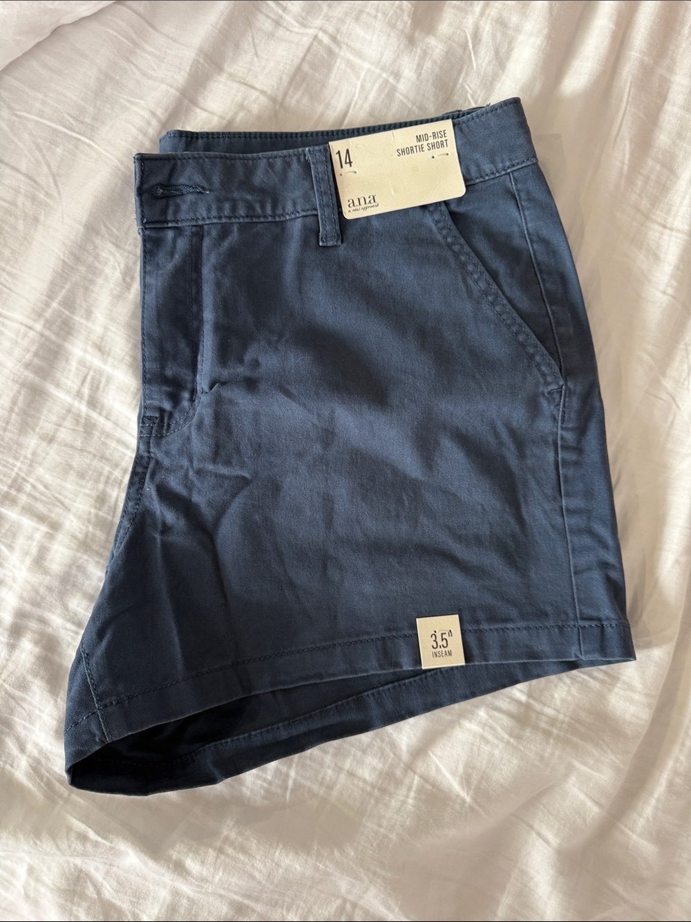 a.n.a Navy Flat-Front women’s chino mid rise shortie Shorts new! 14 navy blue